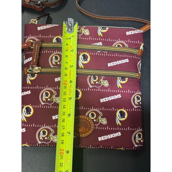 Dooney and Bourke NfL collab cross body "redskins" - Picture 7 of 10